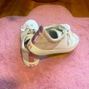 White and Pink Skechers sneakers